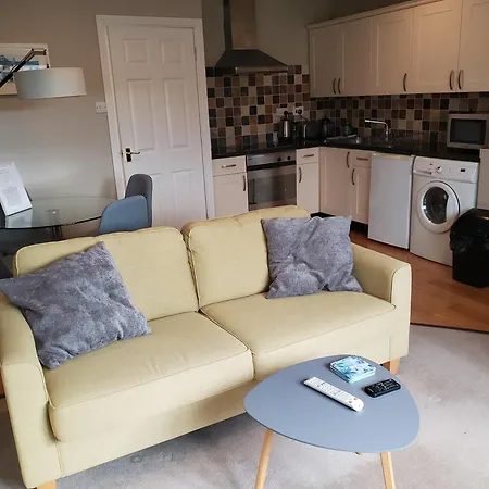 On Windermere, Excellent For 4 With Parking Apartment *