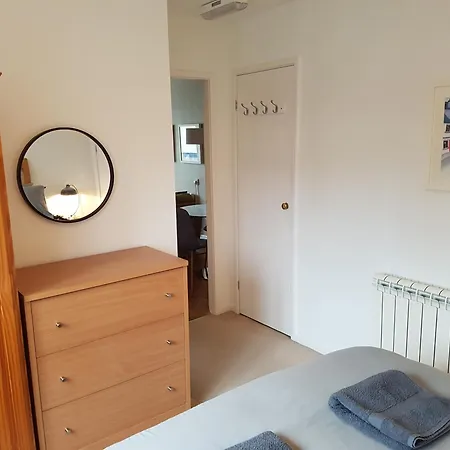 On Windermere, Excellent For 4 With Parking Apartment *