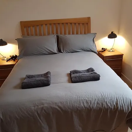 Apartment On Windermere, Excellent For 4 With Parking