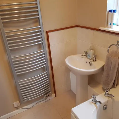 On Windermere, Excellent For 4 With Parking * Bowness-on-Windermere