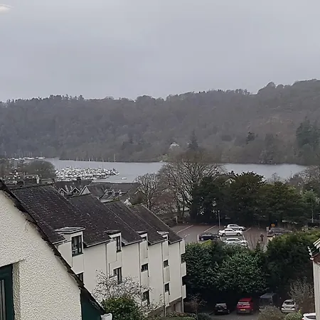 On Windermere, Excellent For 4 With Parking Apartment *