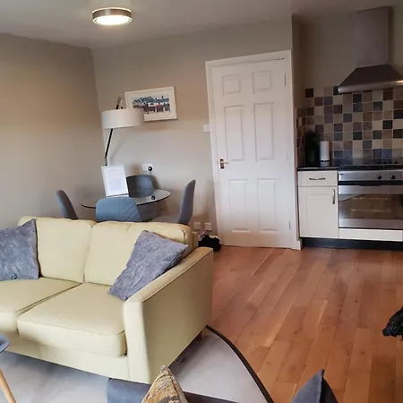 On Windermere, Excellent For 4 With Parking