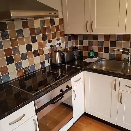 On Windermere, Excellent For 4 With Parking