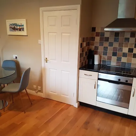 아파트 On Windermere, Excellent For 4 With Parking *