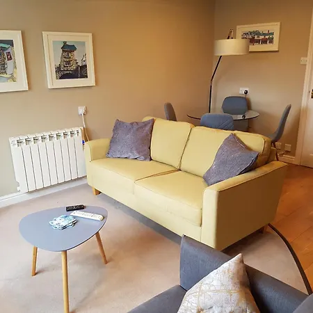 On Windermere, Excellent For 4 With Parking *